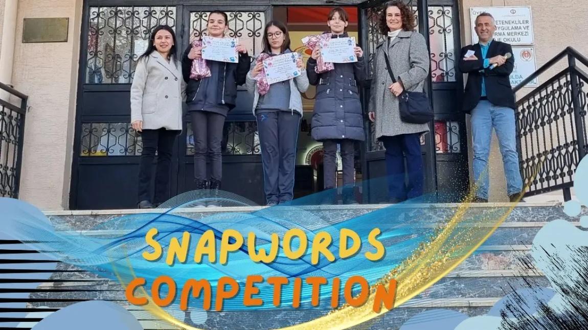 SnapWords Yarışmasında Dereceye Giren Öğrencilere Ödül Verildi