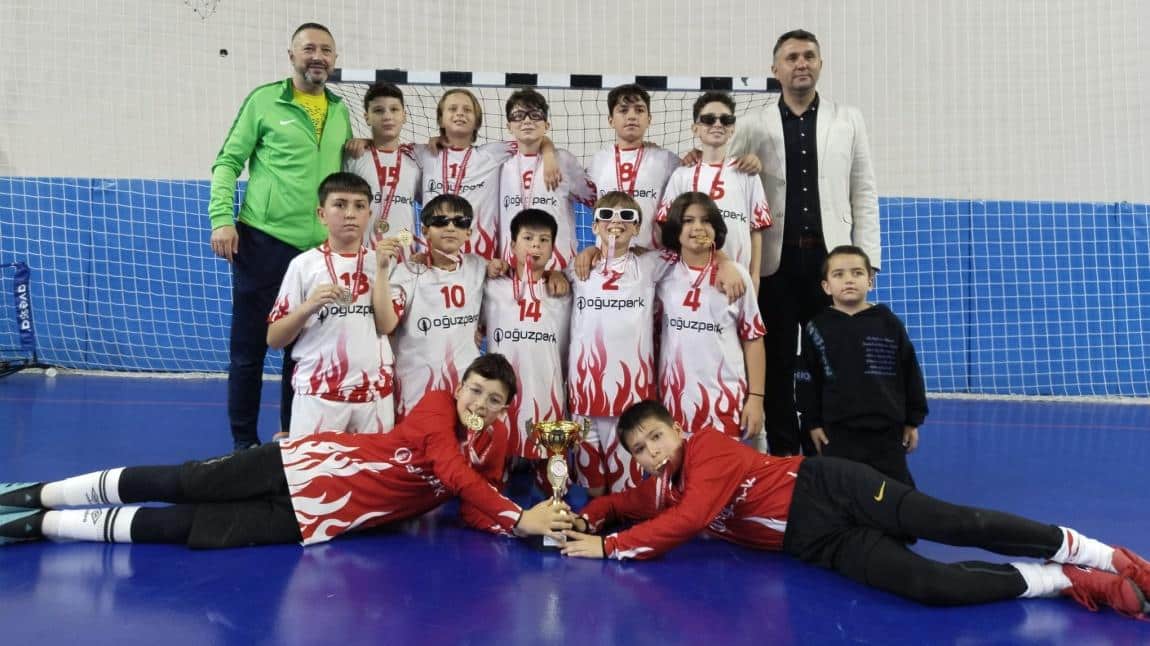 Küçük Erkek Futsal Takımımız Yine Yeniden ŞAMPİYON!